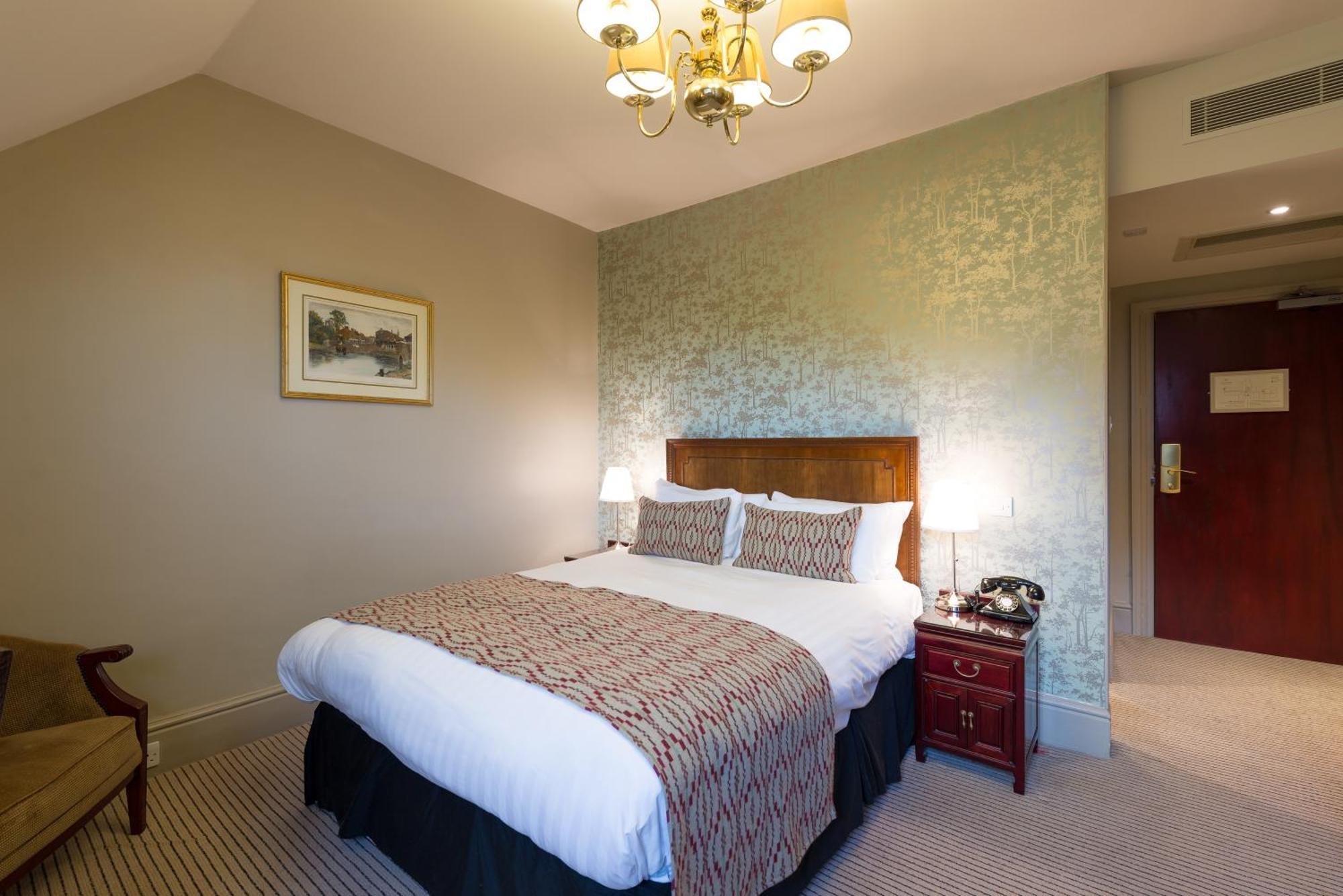 The Crown Manor House Hotel Lyndhurst Bagian luar foto